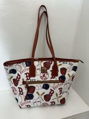 Boston Red Sox Graphic Tote Bag in White and Brown